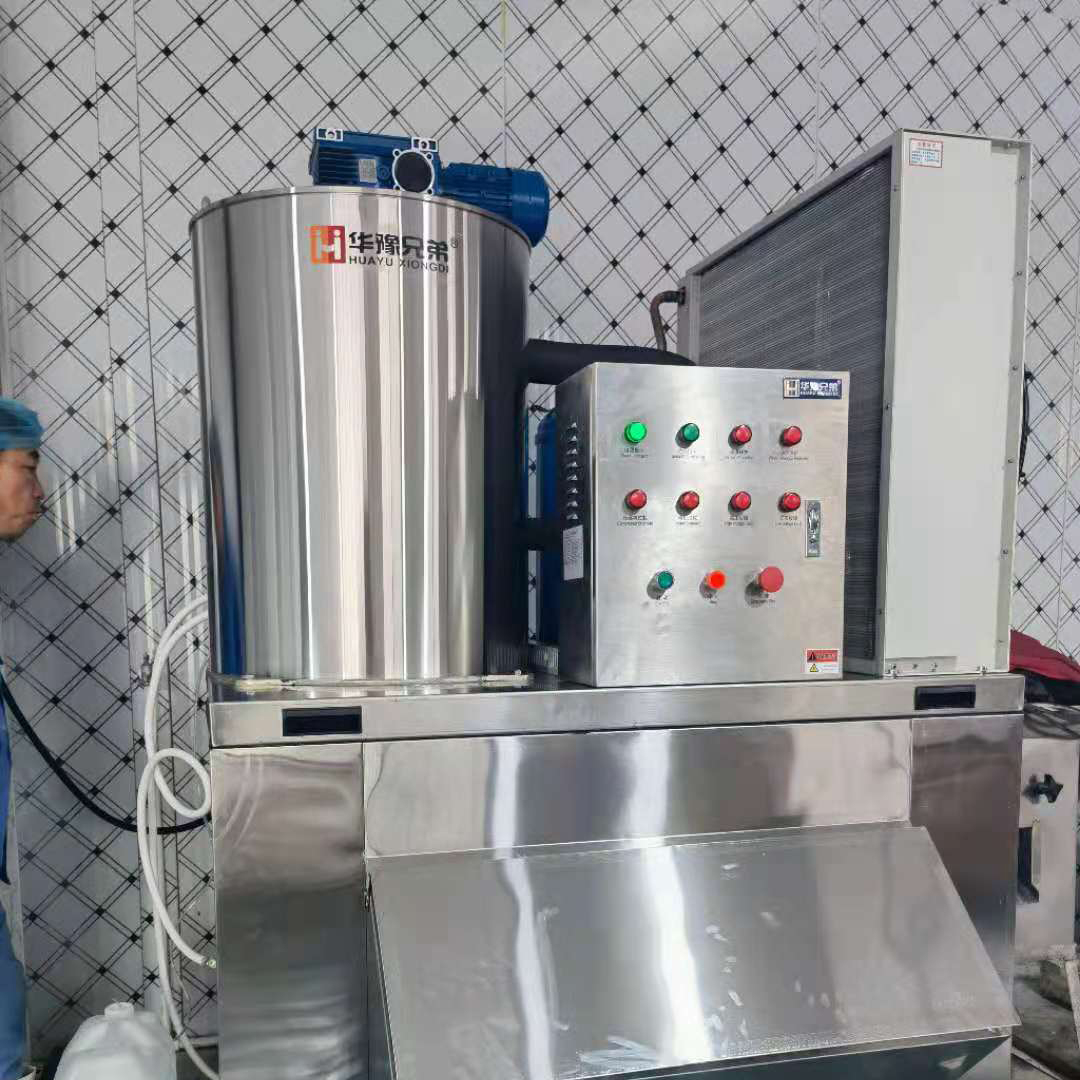 1.5吨不锈钢片冰机交付焦作某食品厂使用