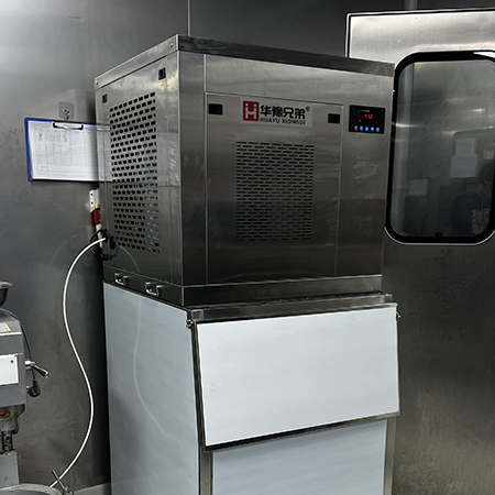 200公斤带外罩片冰机交付深圳某食品厂使用